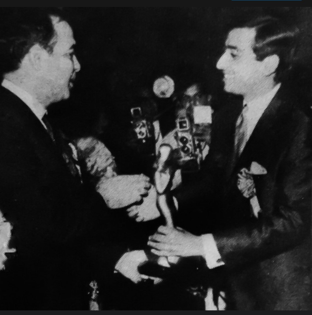 Nadeem Sahab receiving his first Nigar Award for Best Actor for Chakori